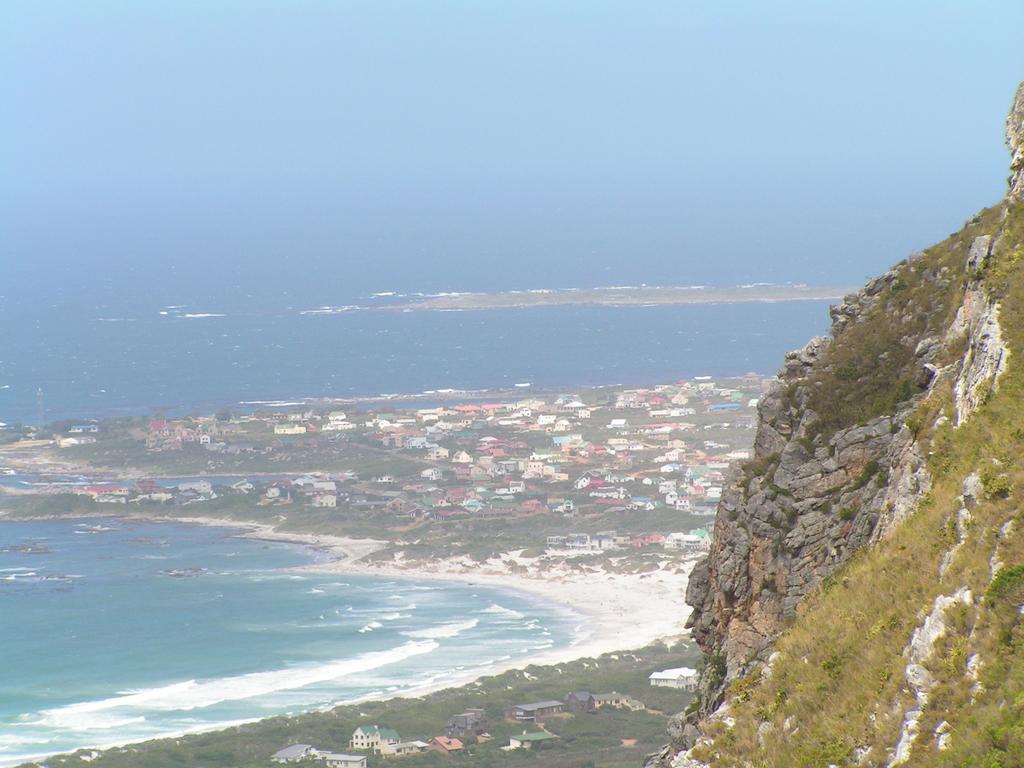 Van Den Berg's Guesthouse&B&B Bettyʼs Bay Exterior foto