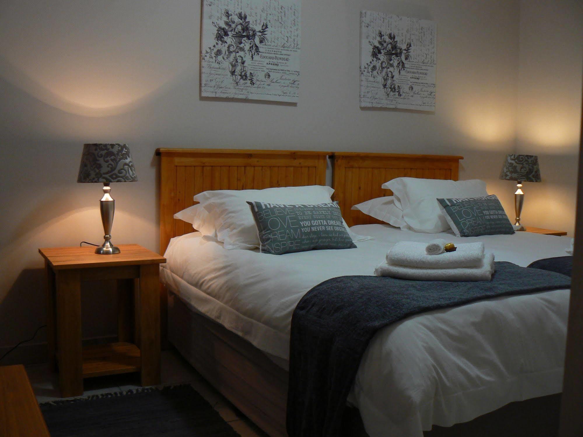 Van Den Berg's Guesthouse&B&B Bettyʼs Bay Exterior foto
