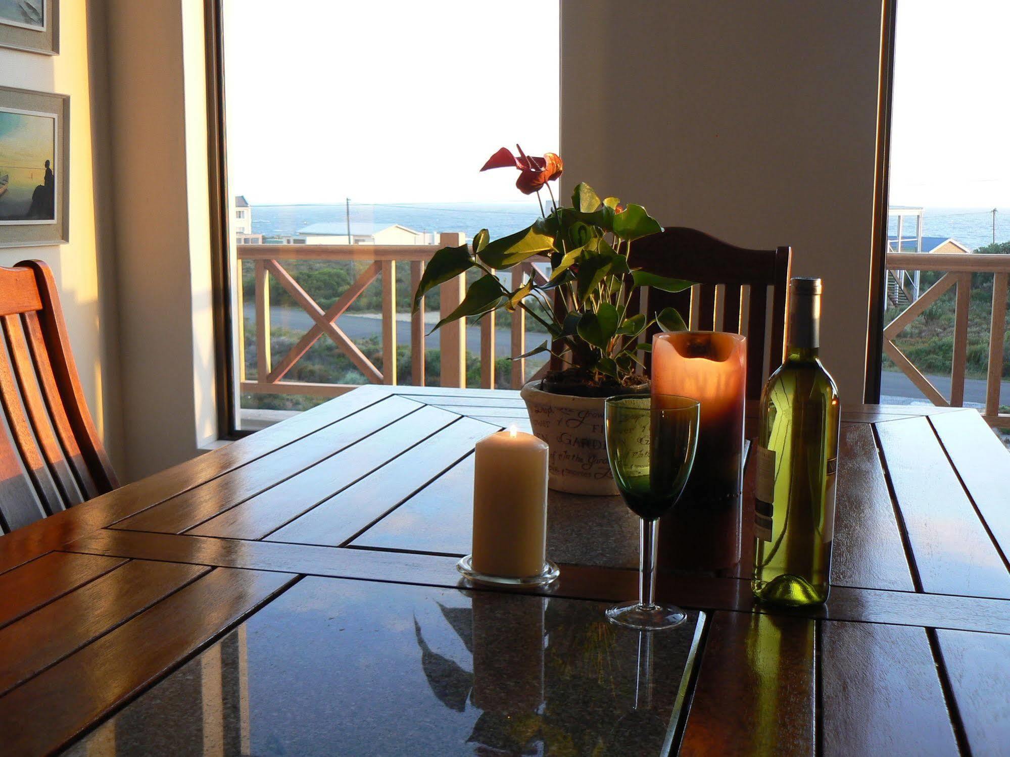 Van Den Berg's Guesthouse&B&B Bettyʼs Bay Exterior foto
