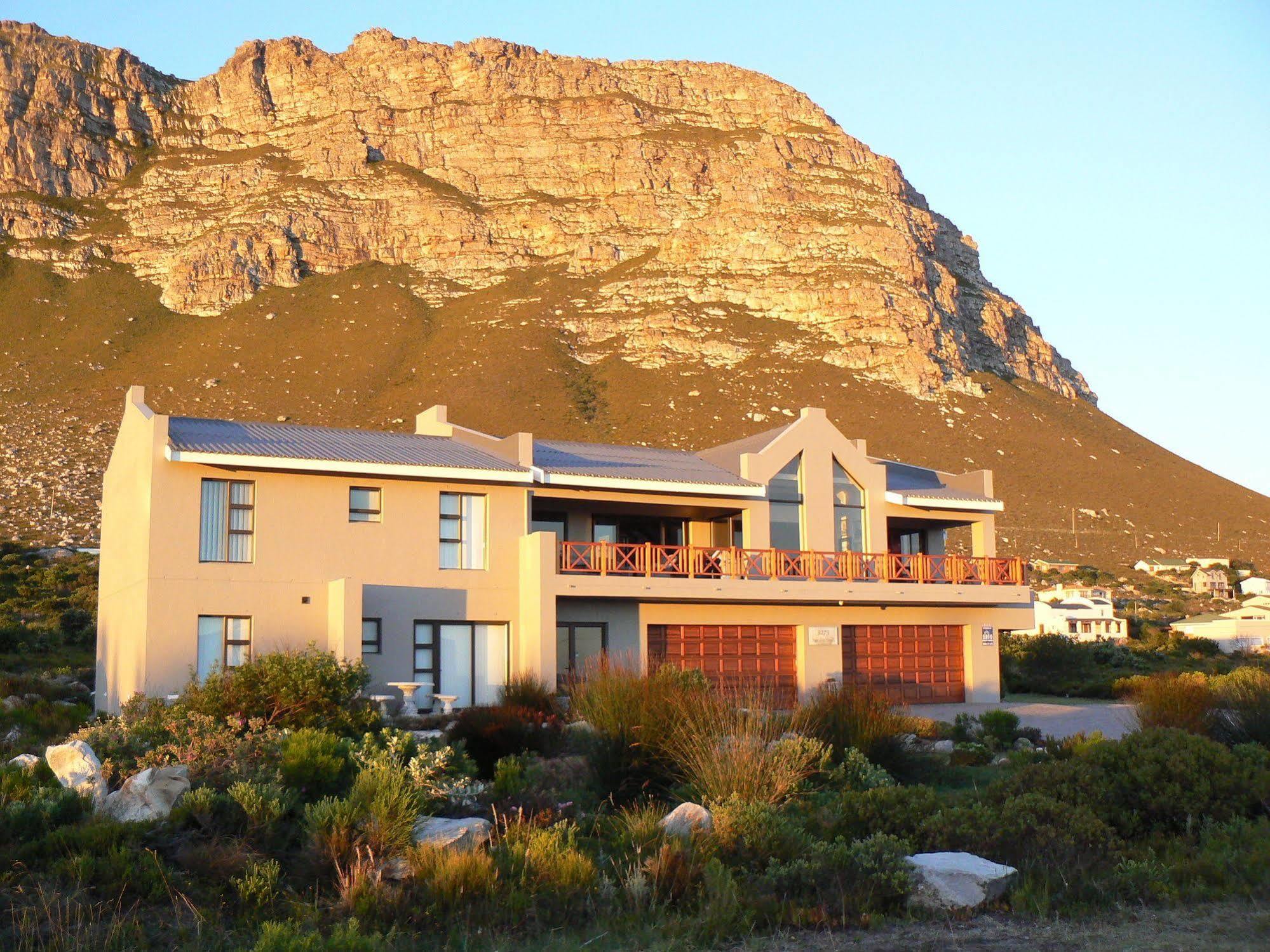 Van Den Berg's Guesthouse&B&B Bettyʼs Bay Exterior foto