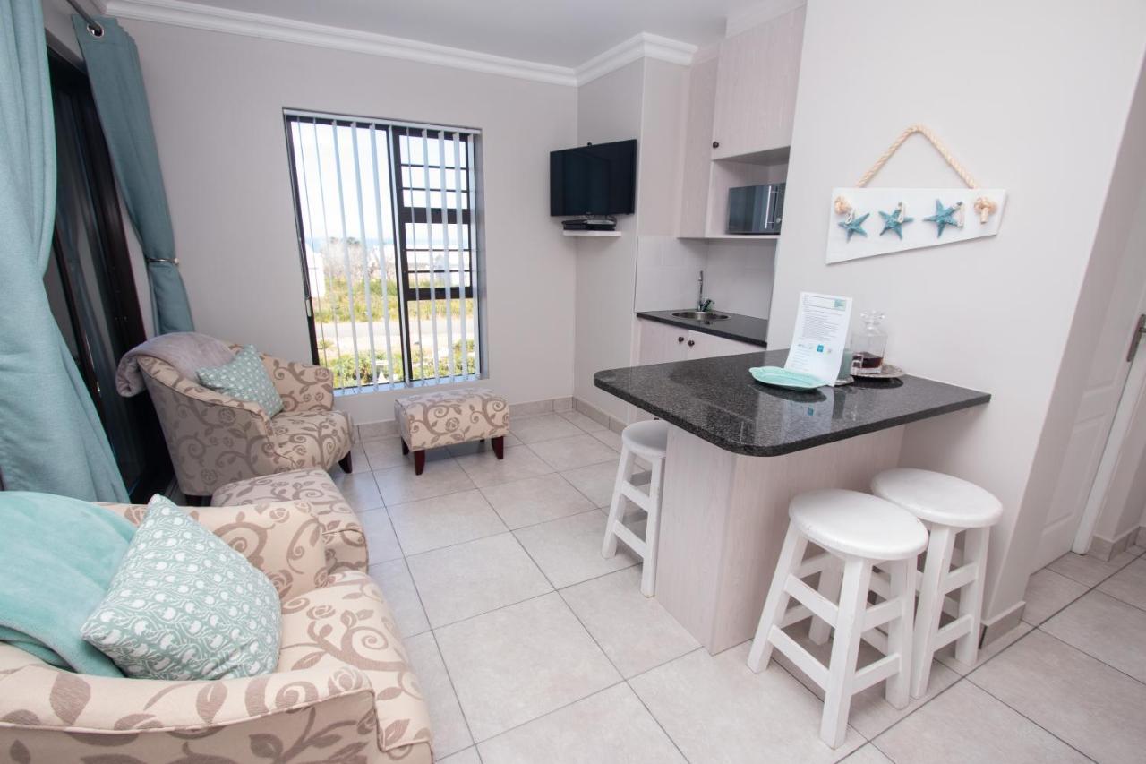 Van Den Berg's Guesthouse&B&B Bettyʼs Bay Exterior foto