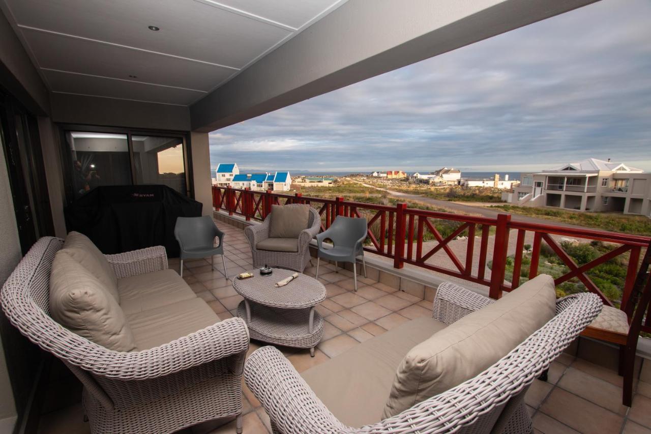 Van Den Berg's Guesthouse&B&B Bettyʼs Bay Exterior foto