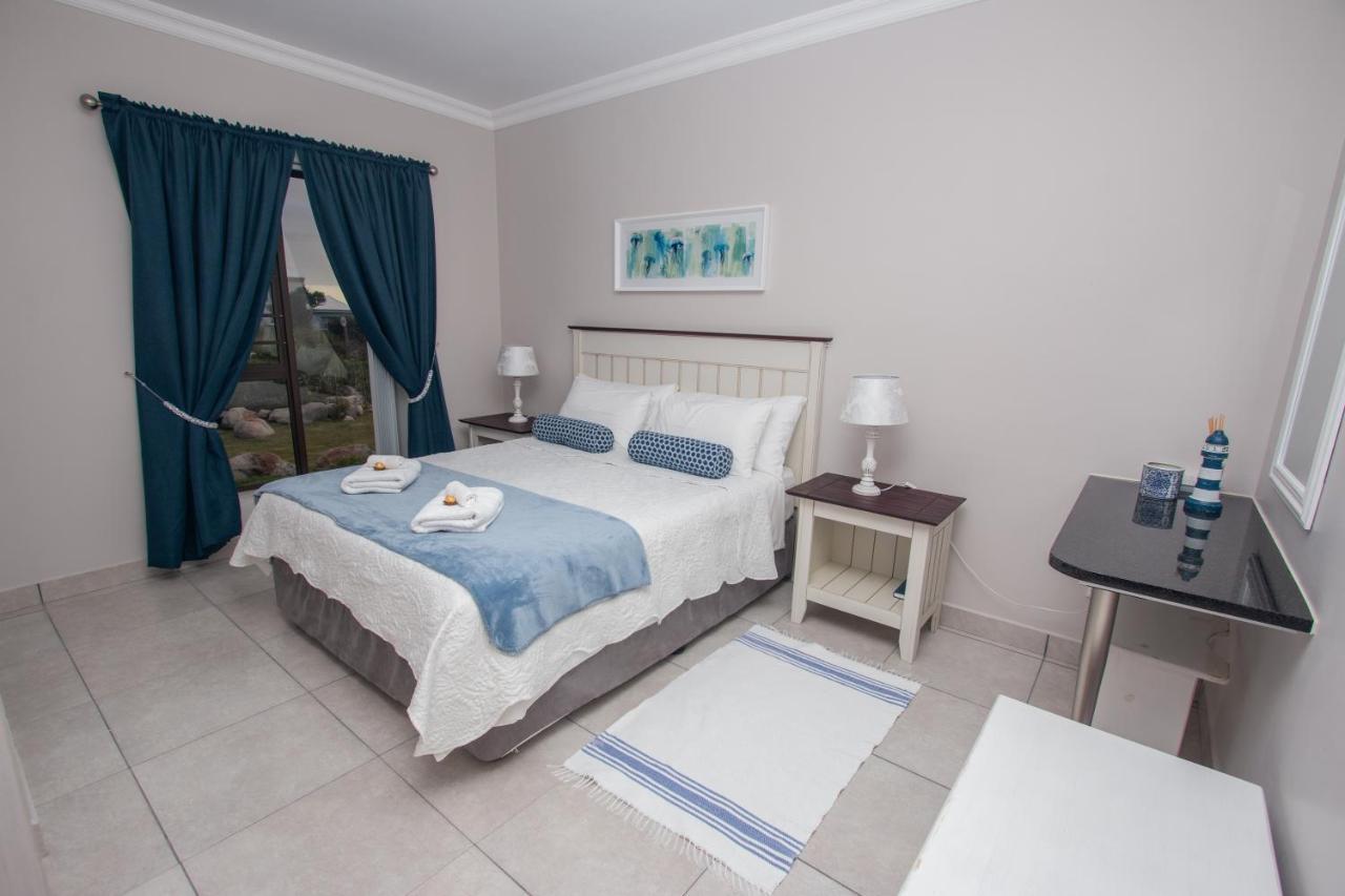 Van Den Berg's Guesthouse&B&B Bettyʼs Bay Exterior foto