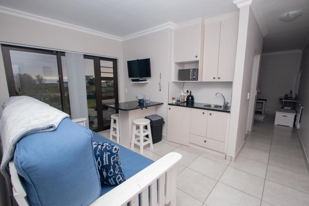 Van Den Berg's Guesthouse&B&B Bettyʼs Bay Exterior foto