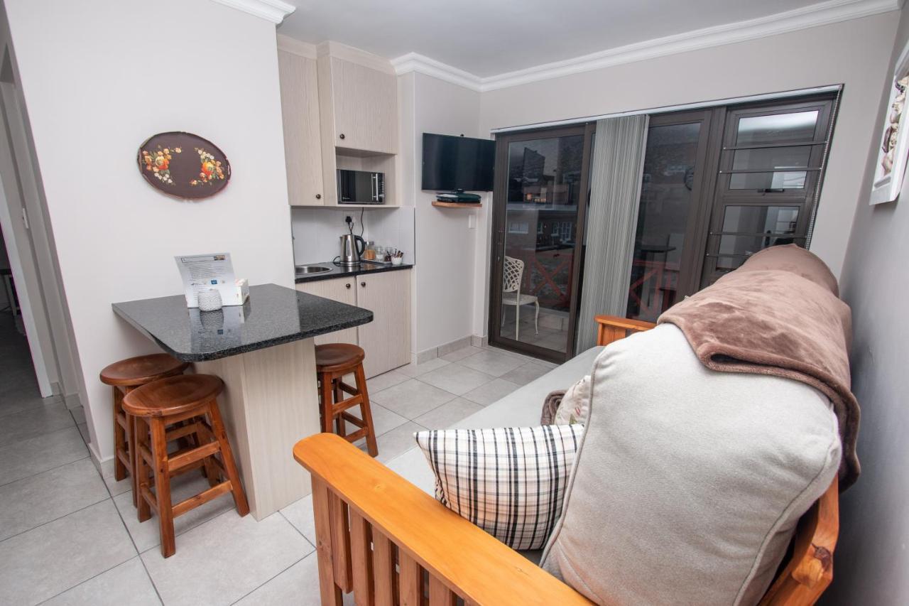 Van Den Berg's Guesthouse&B&B Bettyʼs Bay Exterior foto
