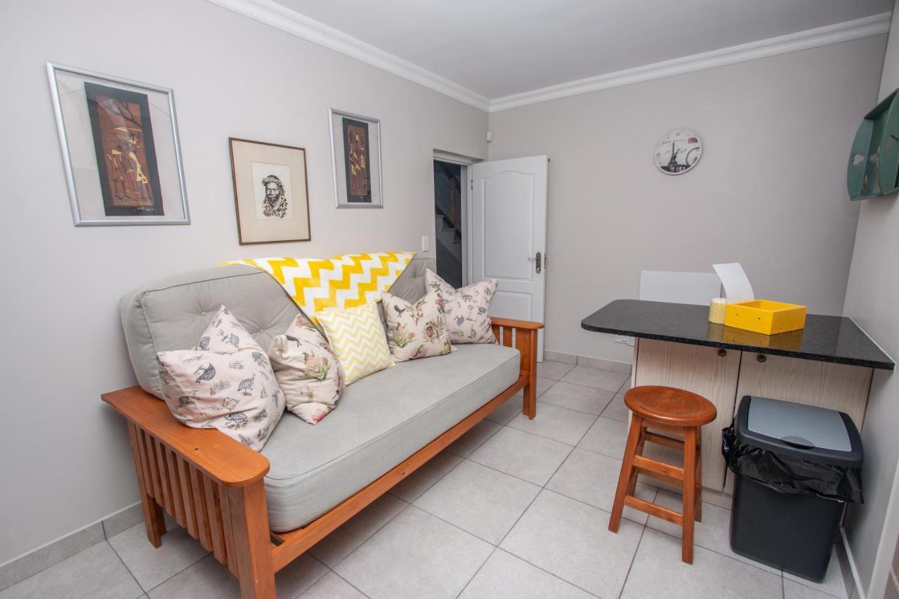 Van Den Berg's Guesthouse&B&B Bettyʼs Bay Exterior foto