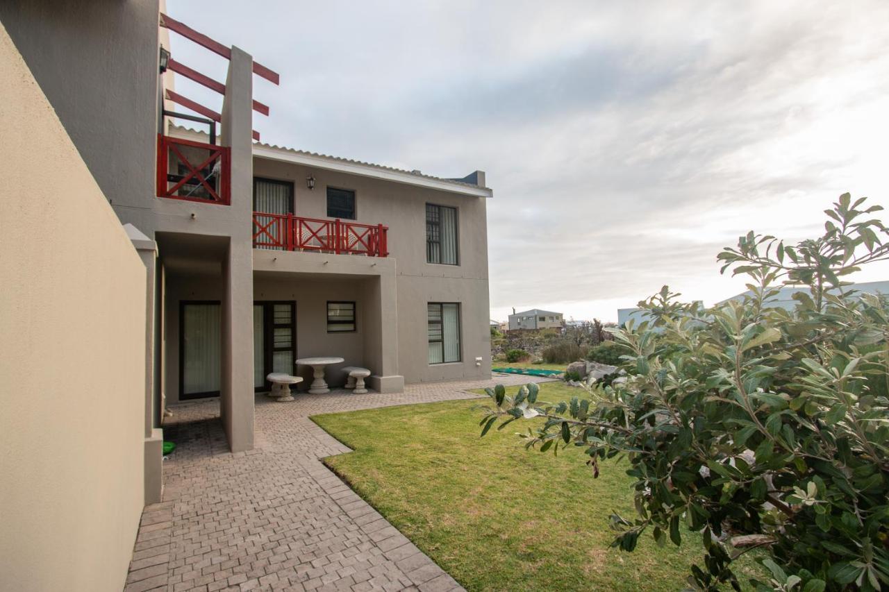 Van Den Berg's Guesthouse&B&B Bettyʼs Bay Exterior foto