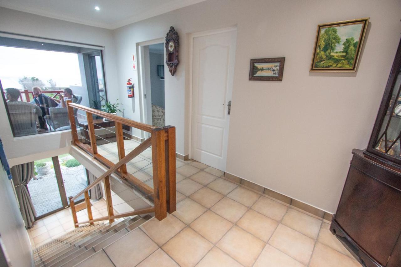 Van Den Berg's Guesthouse&B&B Bettyʼs Bay Exterior foto
